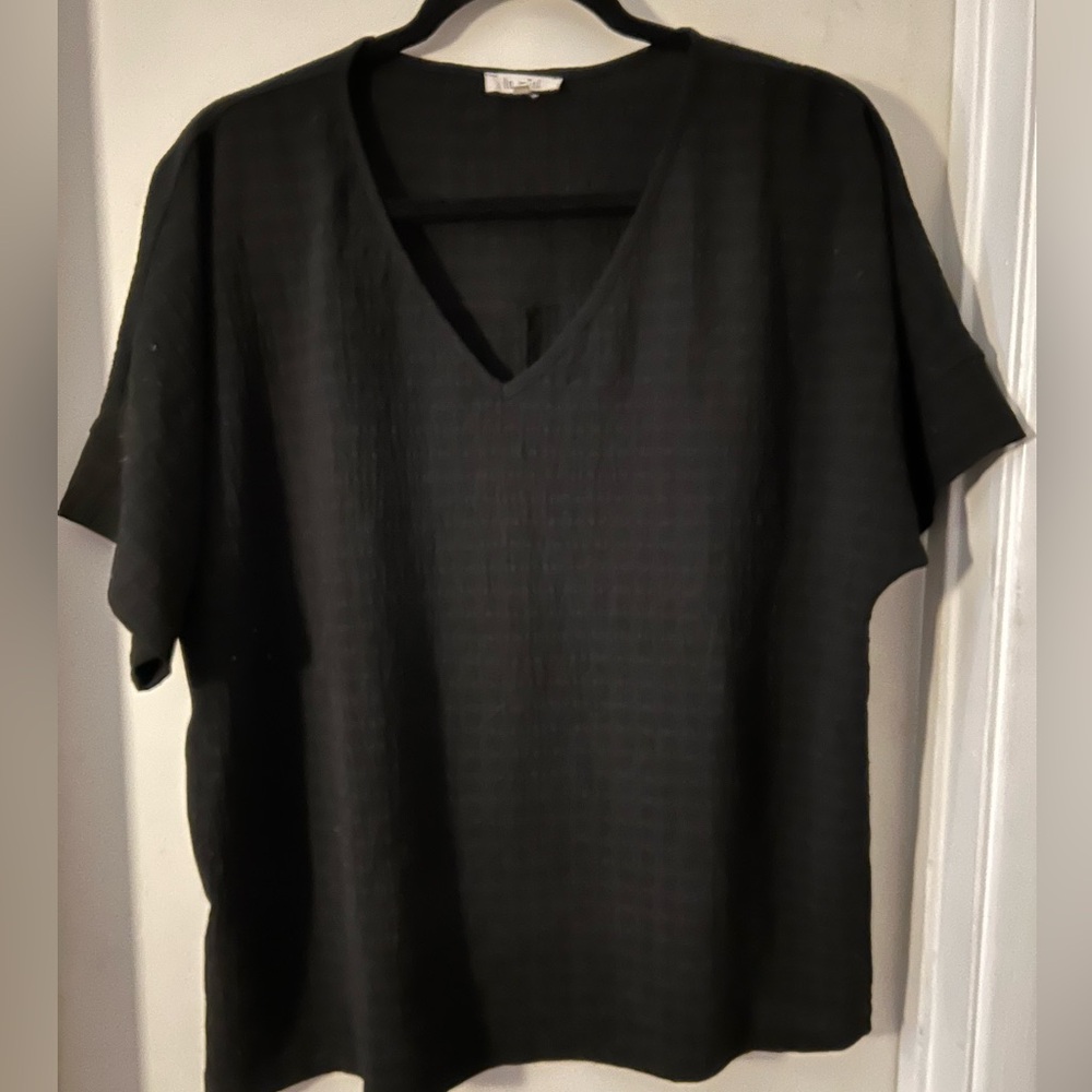 LA MIEL Black Relaxed Top